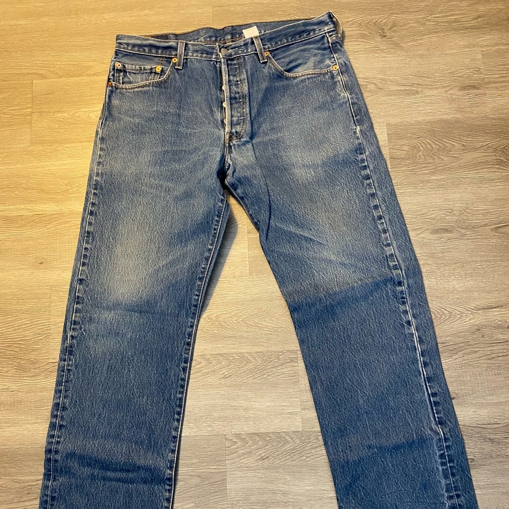 Vintage Levi’s 501
Waist:36
Length:36